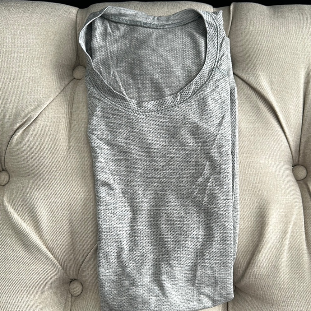 Lululemon Metal Vent 2.0 Size M Like New